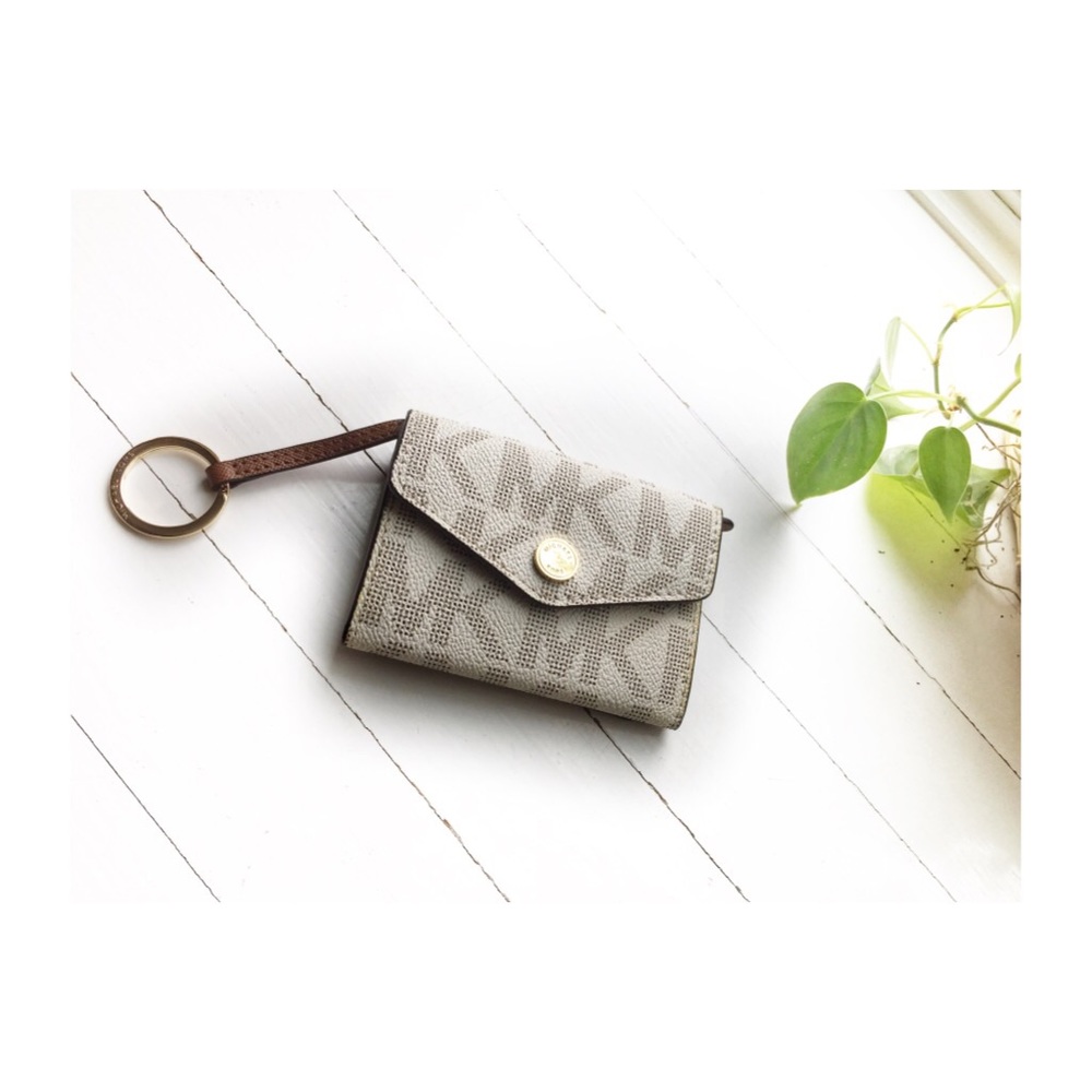 🔆NWOT🔆 VANILLA SIGNATURE MICHAEL KORS ID HOLDER